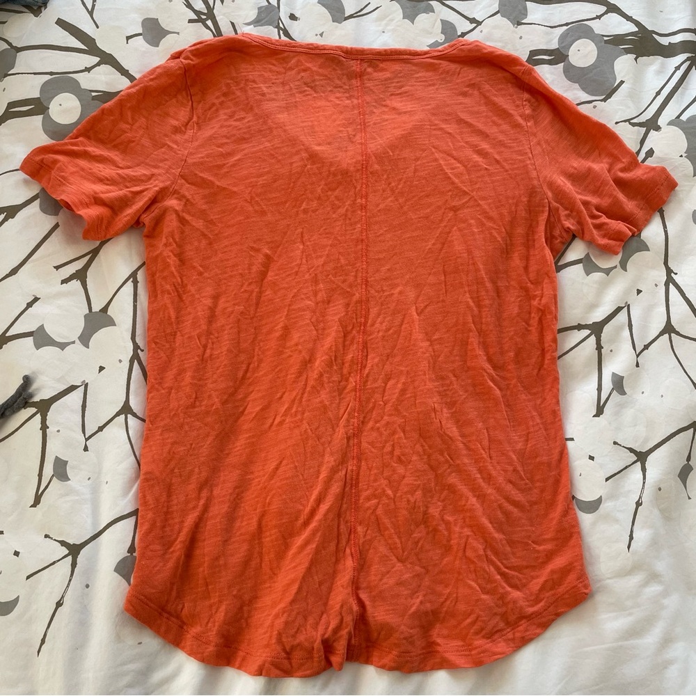 Banana Republic Orange tee - Picture 3 of 4